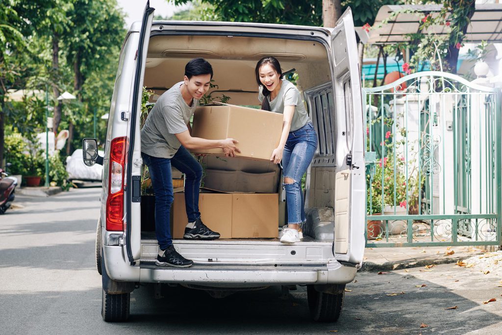 How Professional Movers Make Long-Distance Moves Easier